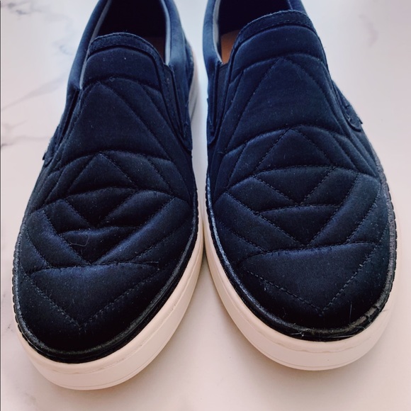 Size 8.5 Ugg Soleda Quilted Sneakers NWOT. - Picture 3 of 5